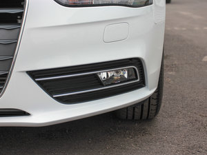 2013款30 TFSI 手动舒适版 前雾灯