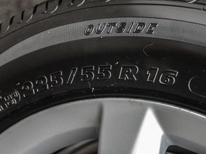 2013款30 TFSI 手动舒适版 轮胎尺寸