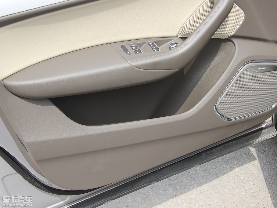 2013?yun)WQ3 40 TFSI quattro A