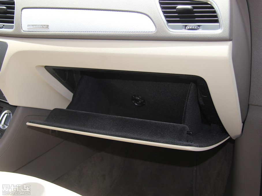 2013?yun)WQ3 40 TFSI quattro A