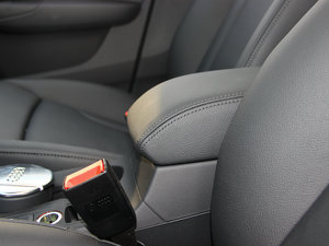 2013款35 TFSI 舒适型 中央扶手箱