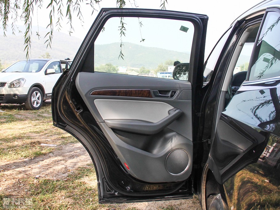 2013?yun)WQ5 40 TFSI m