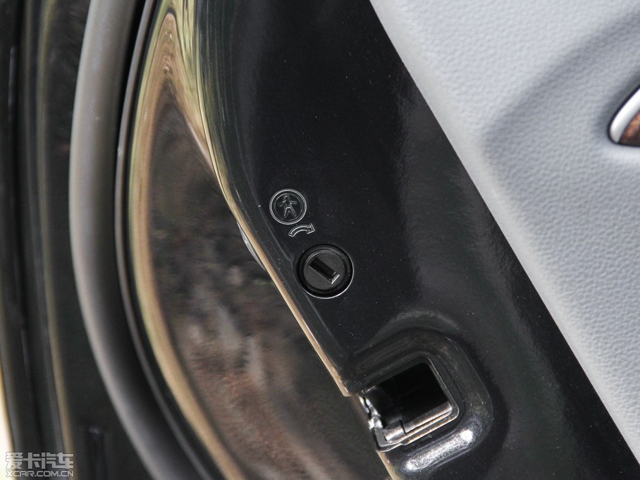 2013?yun)WQ5 40 TFSI m