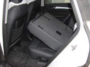 2013款40 TFSI 技术型 后排座椅放倒