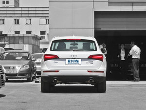 2013款40 TFSI 舒适型 正后	