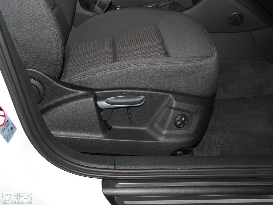 2015?yun)WQ3 30 TFSI M(jn)ȡ