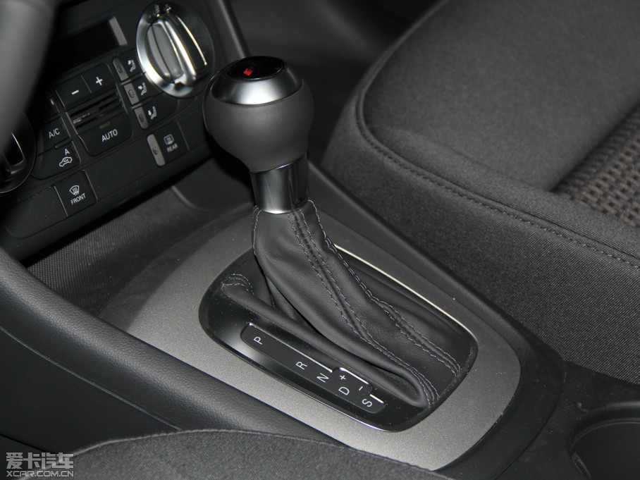 2015?yun)WQ3 30 TFSI M(jn)ȡ