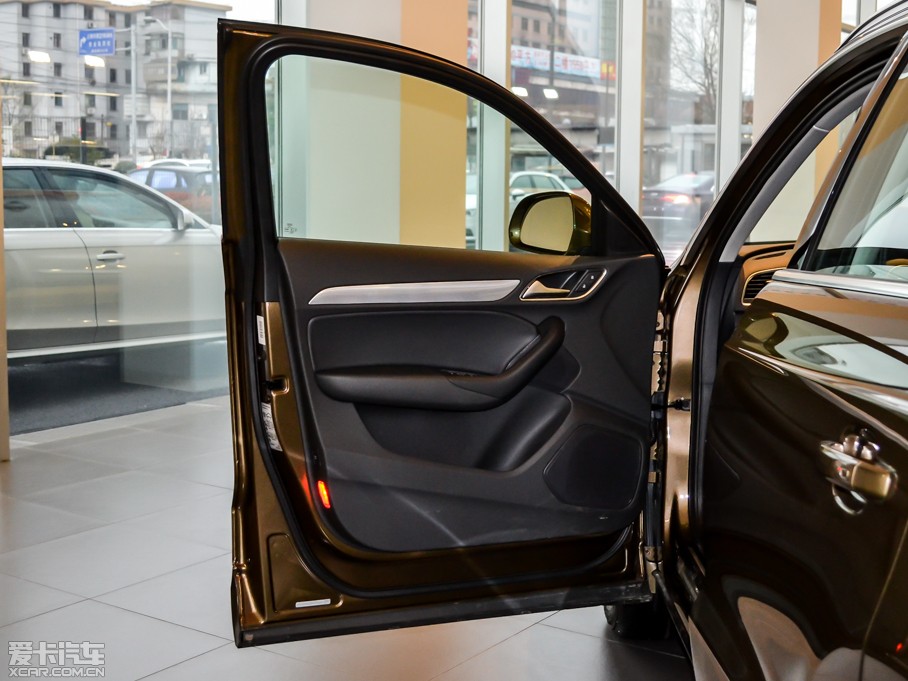 2015?yun)WQ3 35 TFSI quattro g(sh)