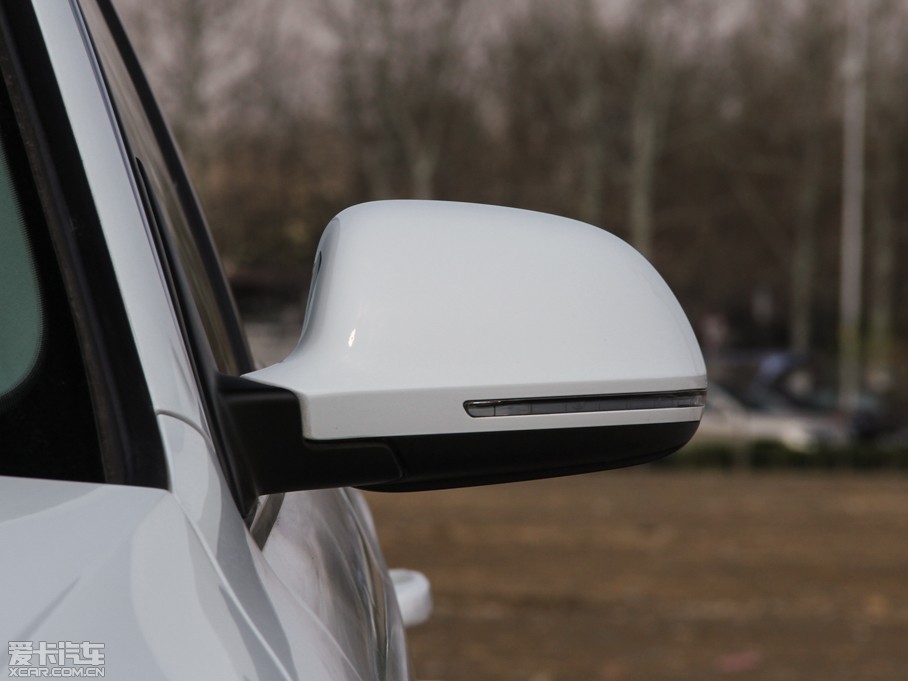 2015?yun)WQ3 35 TFSI quattro A