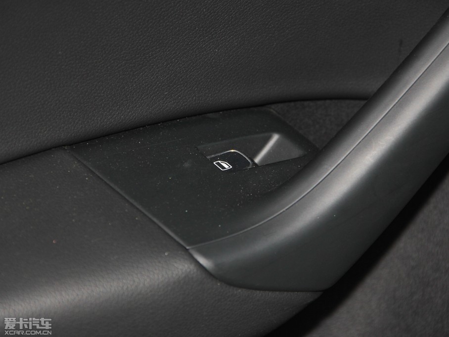 2015?yun)WQ3 35 TFSI quattro A