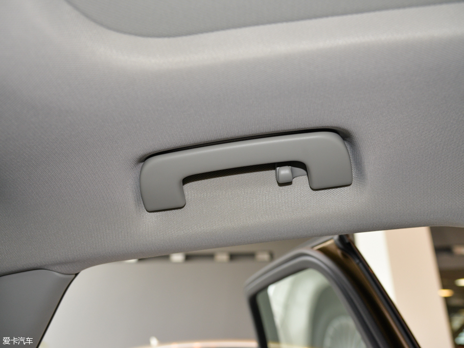 2015?yun)WQ3 35 TFSI quattro 300fo(j)