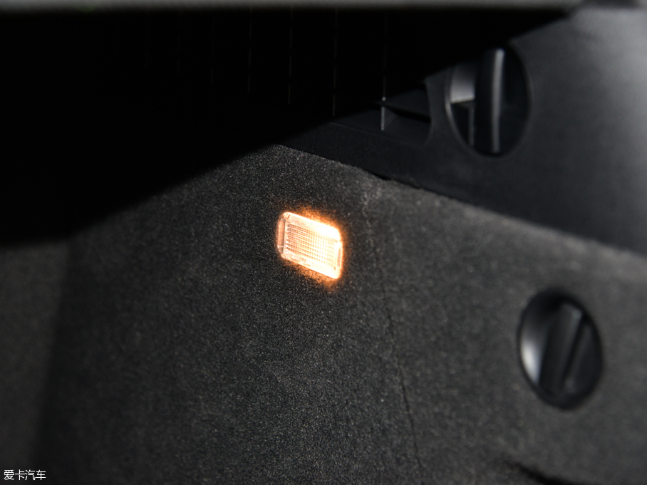 2015?yun)WQ3 35 TFSI quattro 300f(wn)o(j)