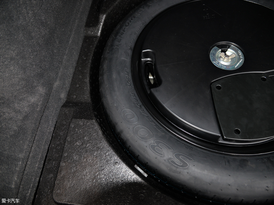 2015?yun)WQ3 35 TFSI quattro 300fo(j)