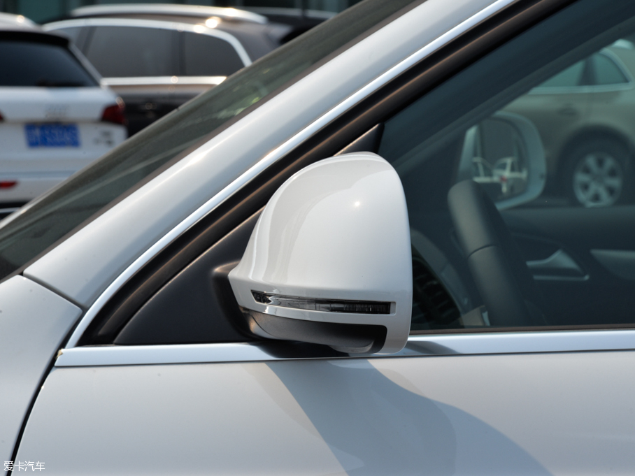 2015?yun)WQ3 35 TFSI quattro 300fo(j)