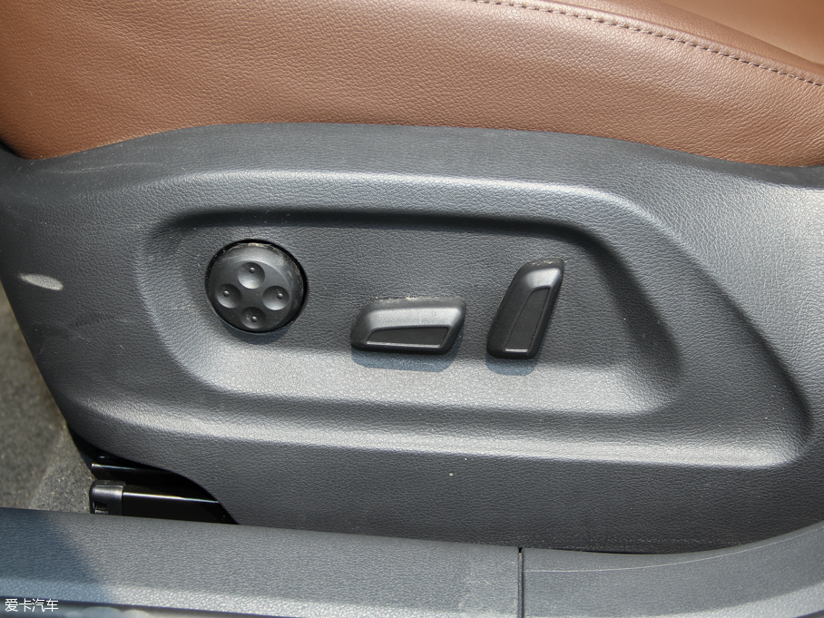 2015?yun)WQ3 35 TFSI quattro 300fo(j)