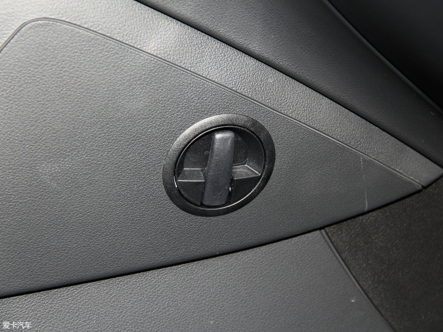 2015?yun)WQ3 35 TFSI quattro 300f(wn)o(j)