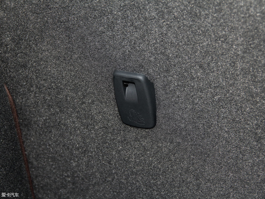 2015?yun)WQ3 35 TFSI quattro 300f(wn)o(j)