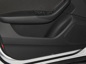 2015款30 TFSI 进取型 前门储物空间