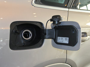 201535 TFSI quattro m ^