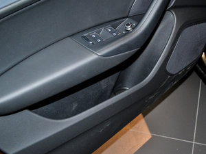 2015款35 TFSI quattro 技术型 前门储物空间