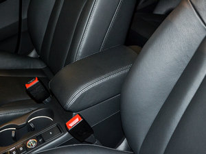 2015款35 TFSI quattro 技术型 中央扶手箱