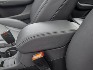 2015款35 TFSI 舒适型 中央扶手箱