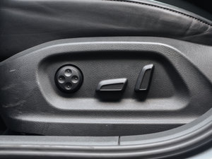 201540 TFSI quattro A {{