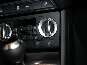 2015款35 TFSI quattro 300万纪念舒享版 中控区