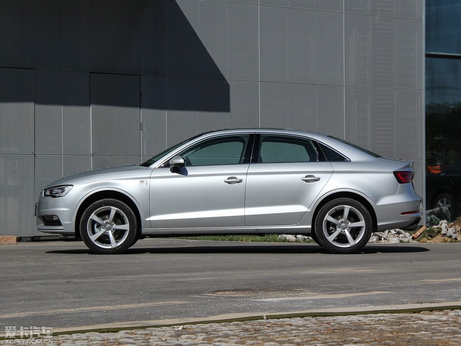 2014?yun)WA3 Limousine 35 TFSI m