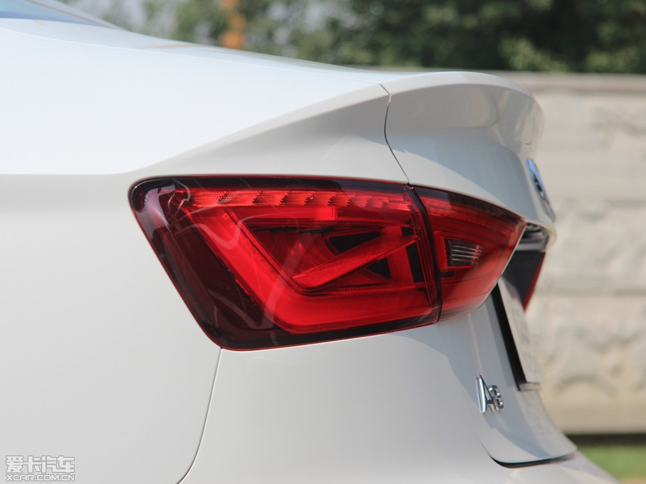 2014?yun)WA3 Limousine 35 TFSI m