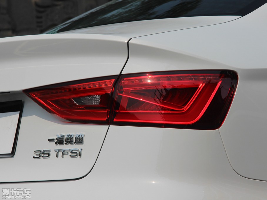 2014?yun)WA3 Limousine 35 TFSI m