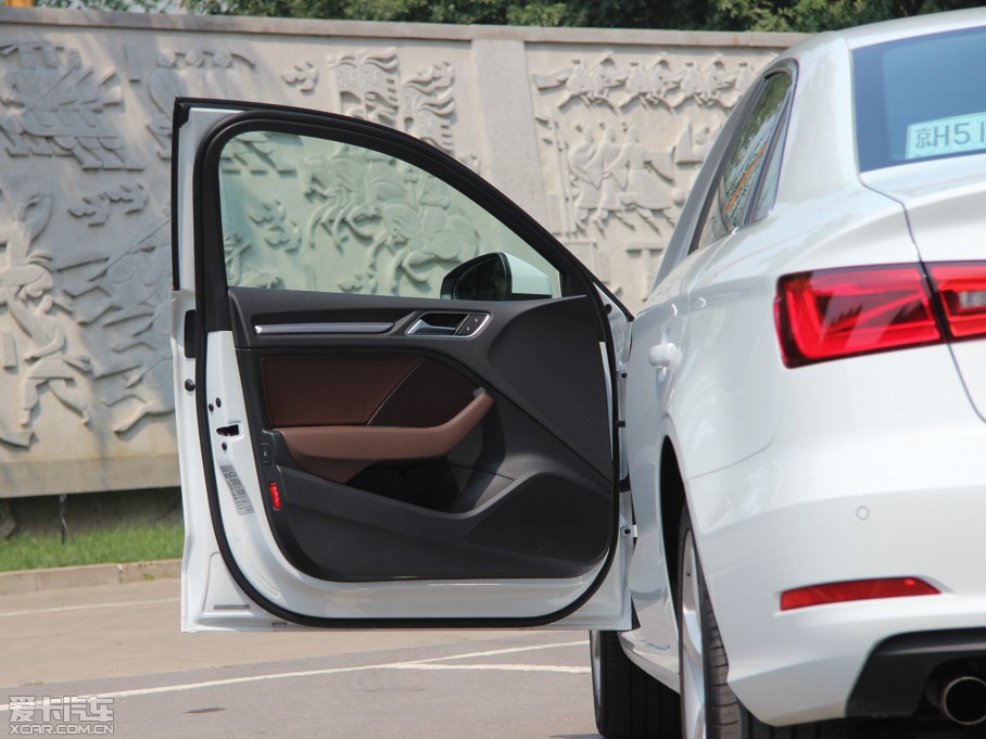 2014WA3 Limousine 35 TFSI m