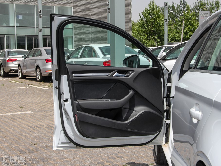 2014WA3 Limousine 35 TFSI r