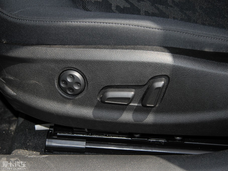 2014?yun)WA3 Limousine 35 TFSI r(sh)