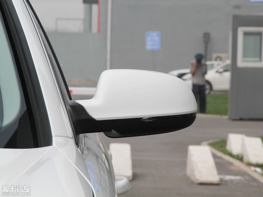 2015WA4L 30 TFSI Ԅm