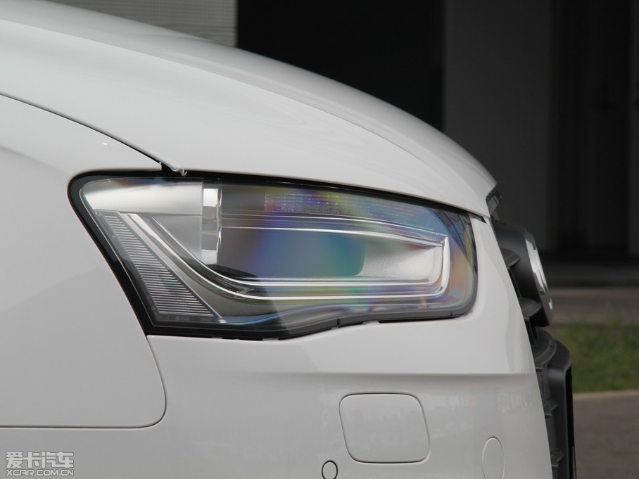 2015WA4L 35 TFSI ԄӼg