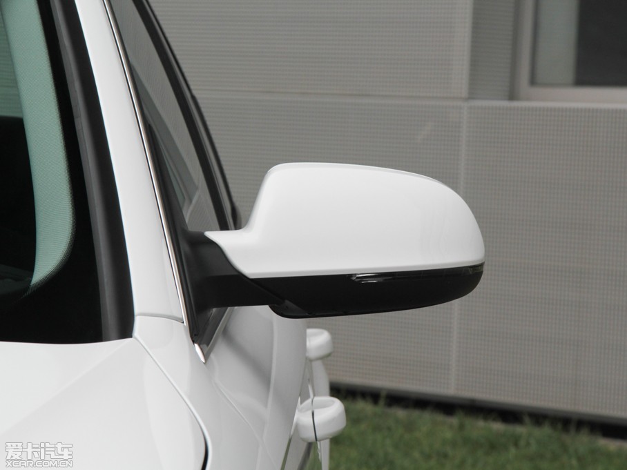 2015WA4L 35 TFSI ԄӼg