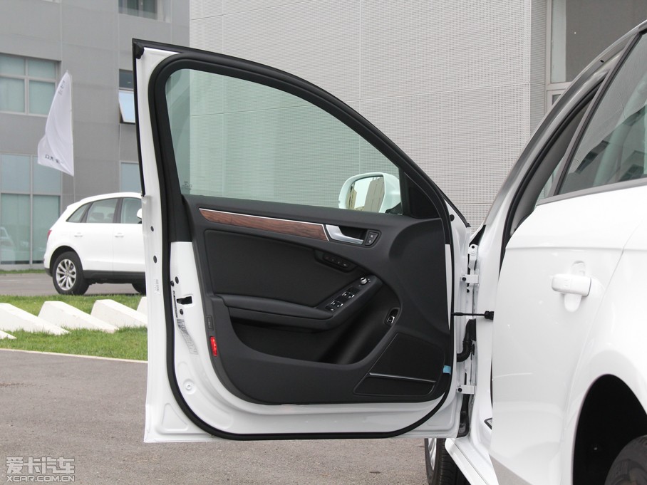 2015WA4L 35 TFSI ԄӼg