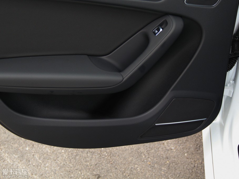 2015WA4L 35 TFSI ԄӼg