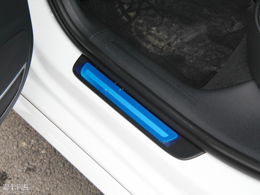 2015WA4L 35 TFSI ԄӼg