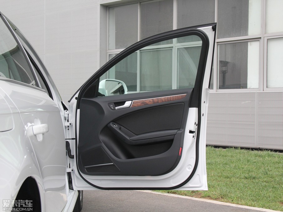 2015WA4L 35 TFSI ԄӼg