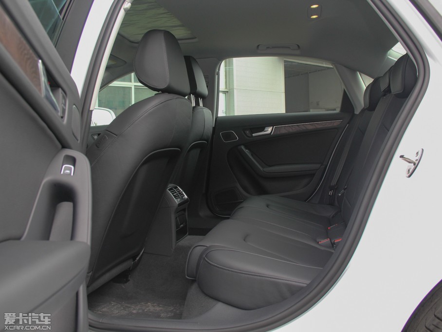 2015WA4L 35 TFSI ԄӼg