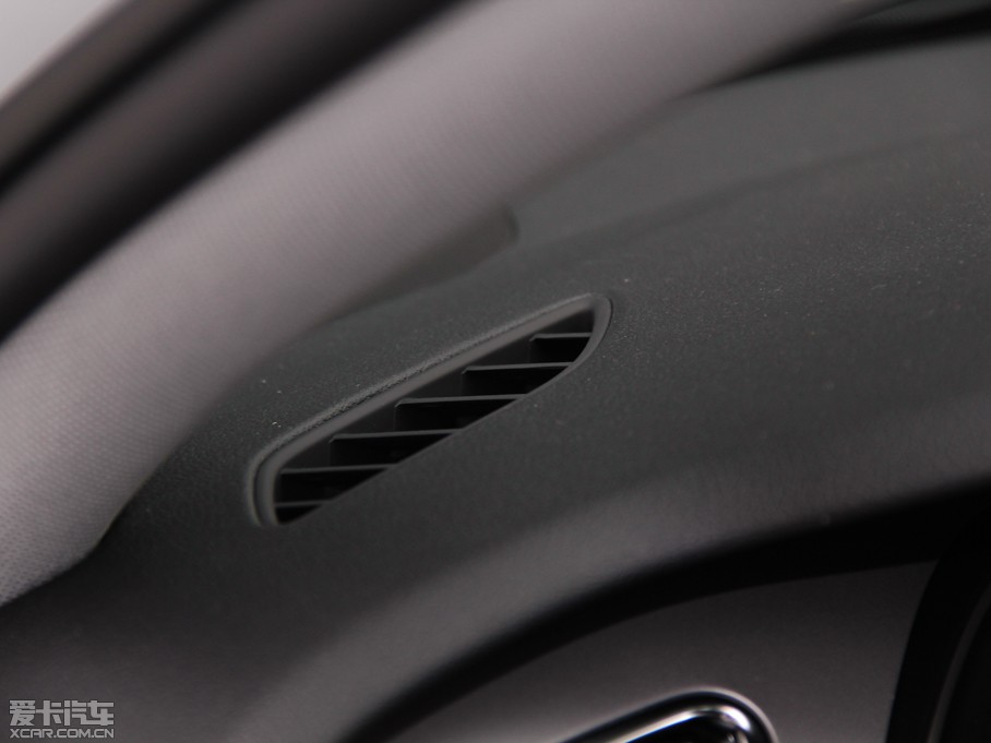 2015WA4L 35 TFSI ԄӼg