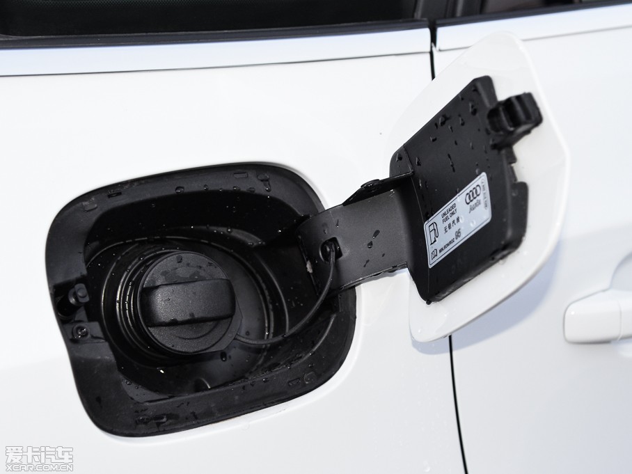 2015?yun)WQ5 40 TFSI m