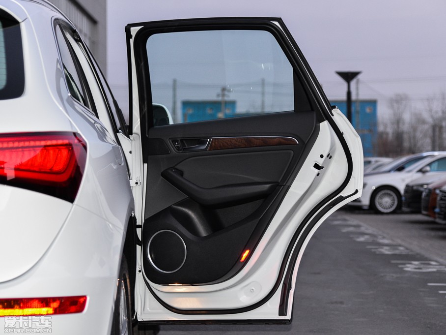 2015?yun)WQ5 40 TFSI m