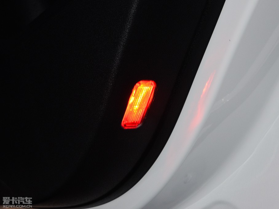 2015?yun)WQ5 40 TFSI m