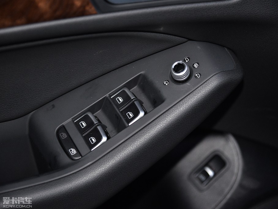 2015?yun)WQ5 40 TFSI m