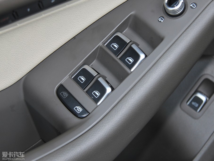 2015?yun)WQ5 40 TFSI A