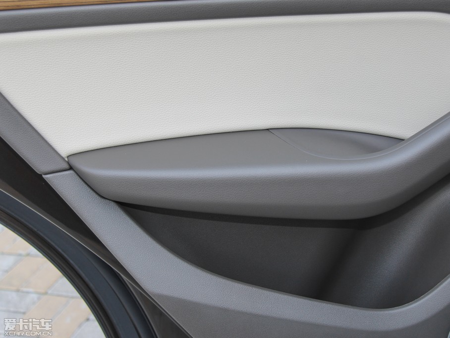 2015?yun)WQ5 40 TFSI A