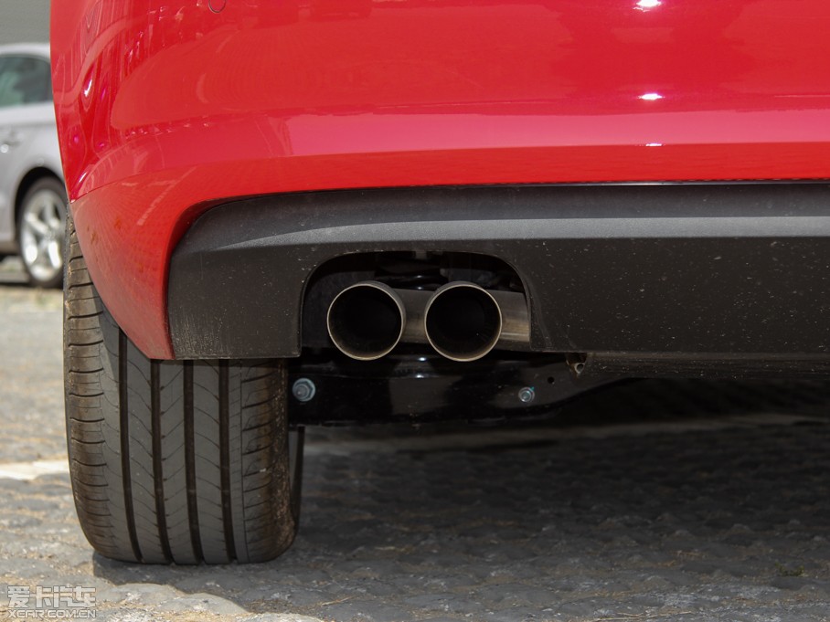 2015?yun)WA3 40 TFSI m